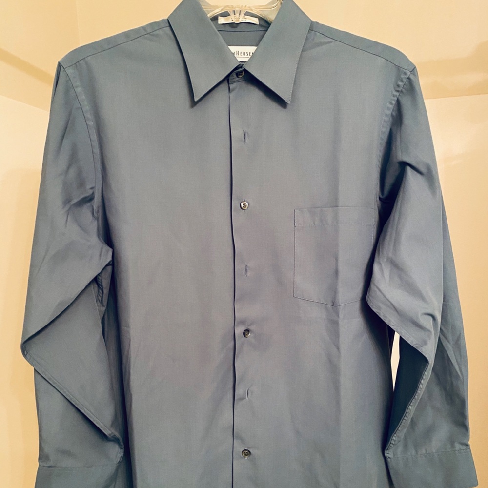 Men’s Van Heusen dress shirt